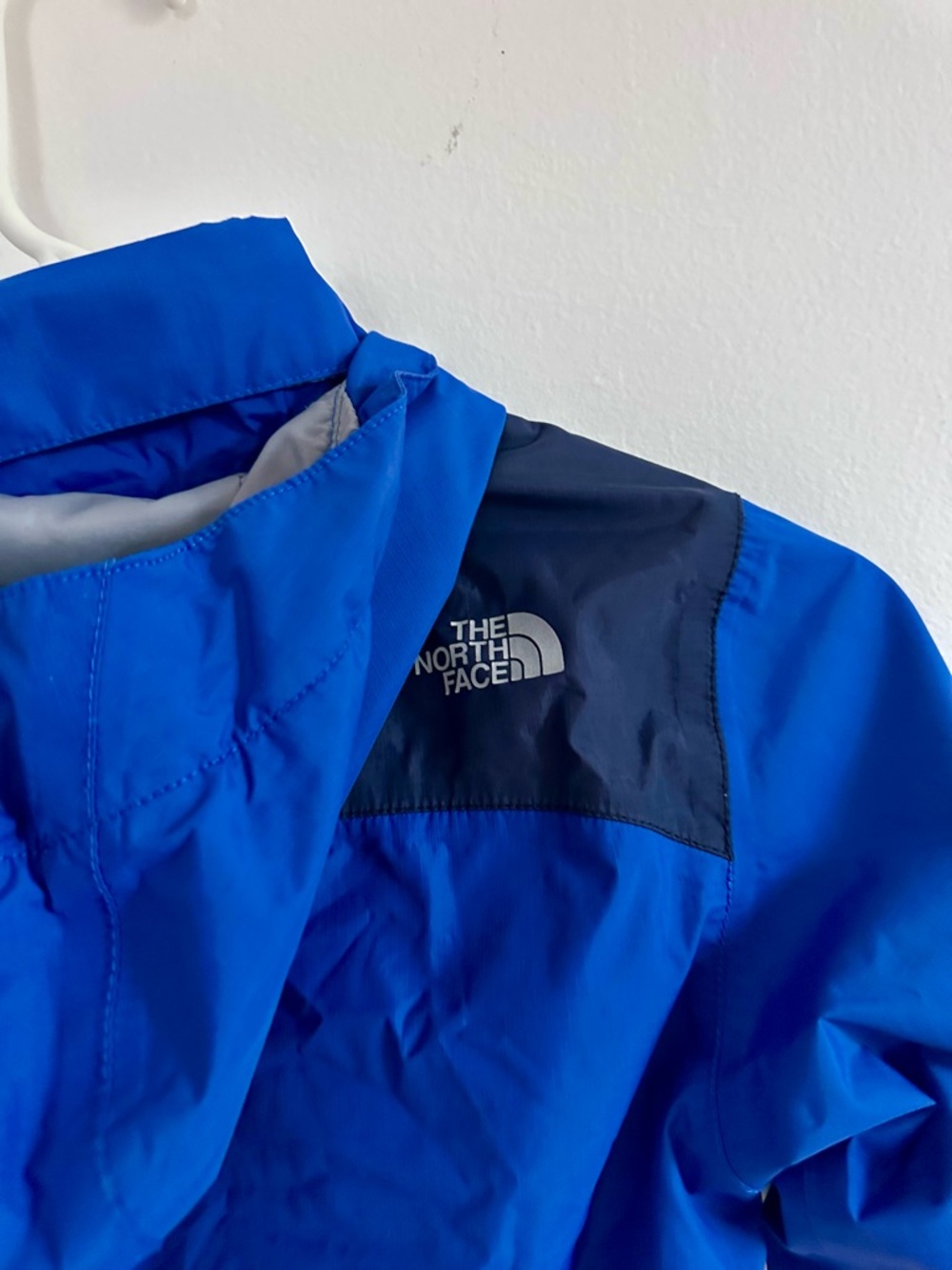 The North Face Kids Blue Hooded Rain Jacket XS - Picture 5 of 8